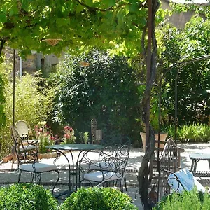 https://lou-amourie.fr-provencehotel.com